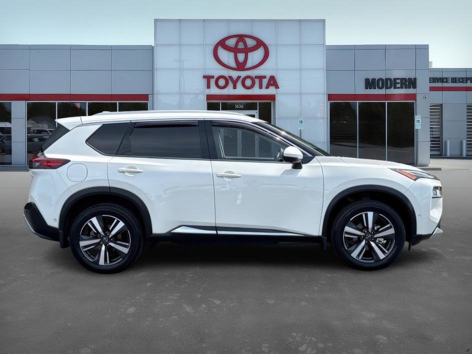 2023 Nissan Rogue Platinum photo 3