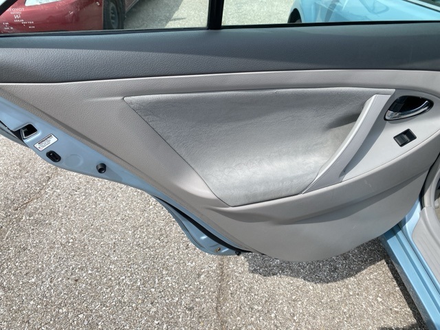 2009 Toyota Camry LE photo 19