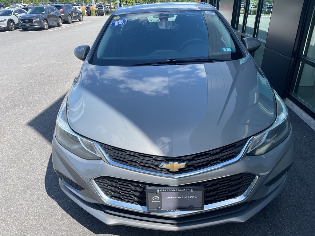 2018 Chevrolet Cruze LT photo 2