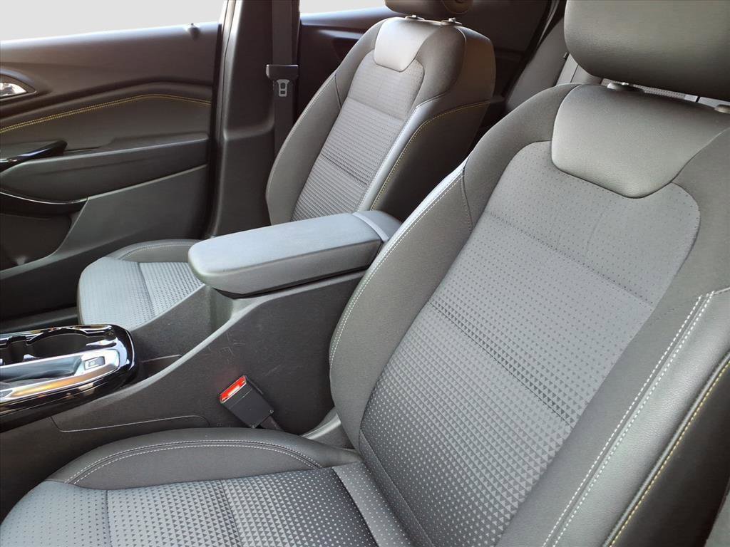 2025 Chevrolet Trax LT photo 10