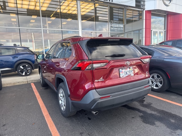 2020 Toyota RAV4 LE photo 2