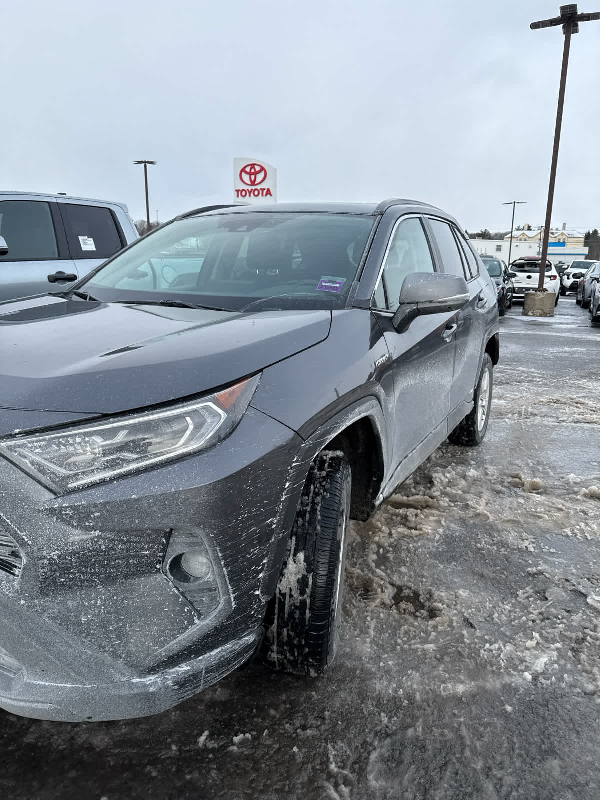 2021 Toyota RAV4 XLE's photo