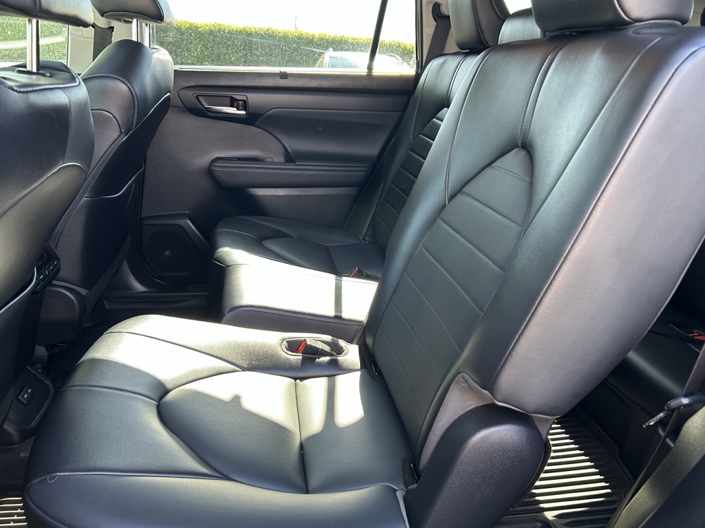 2022 Toyota Highlander XLE photo 24