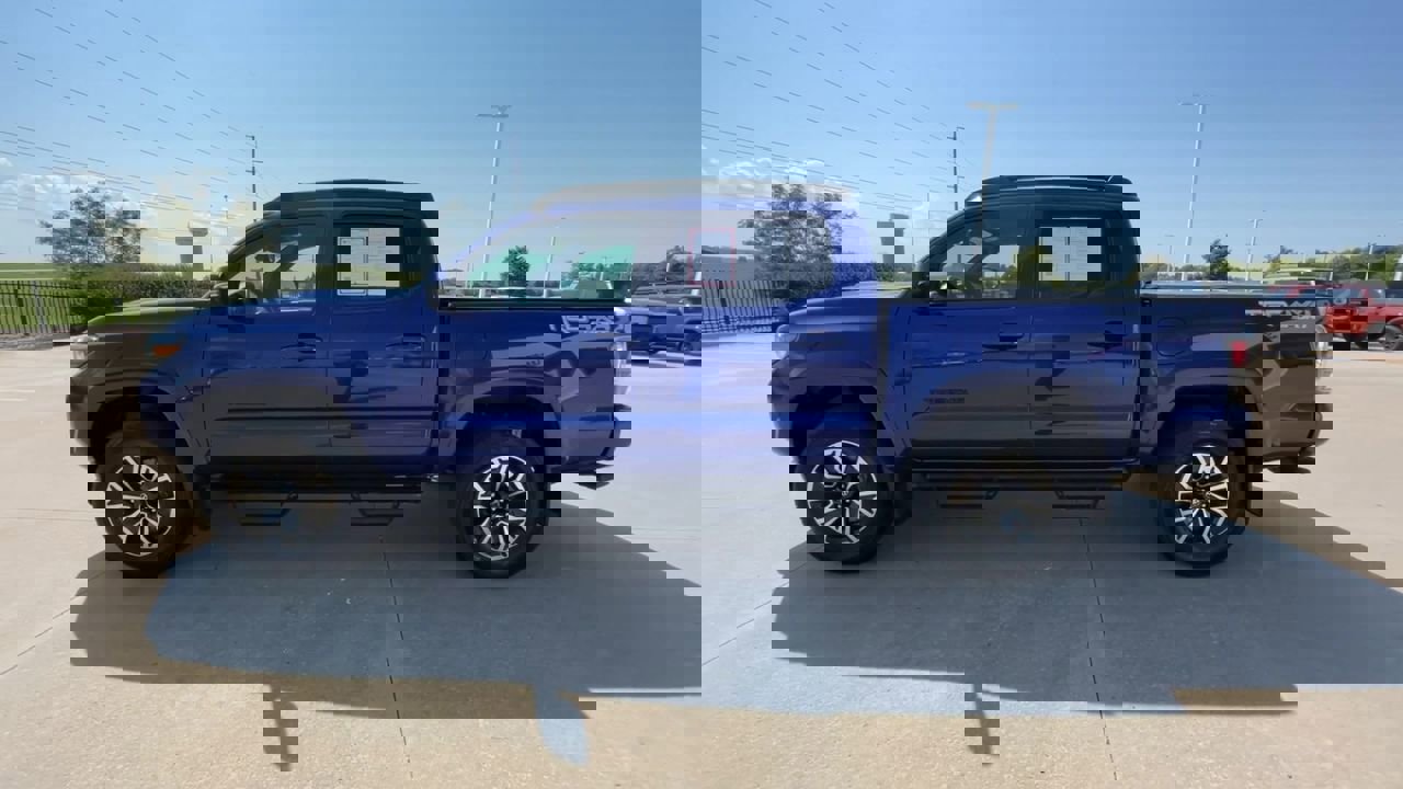 2022 Toyota Tacoma TRD Sport photo 5