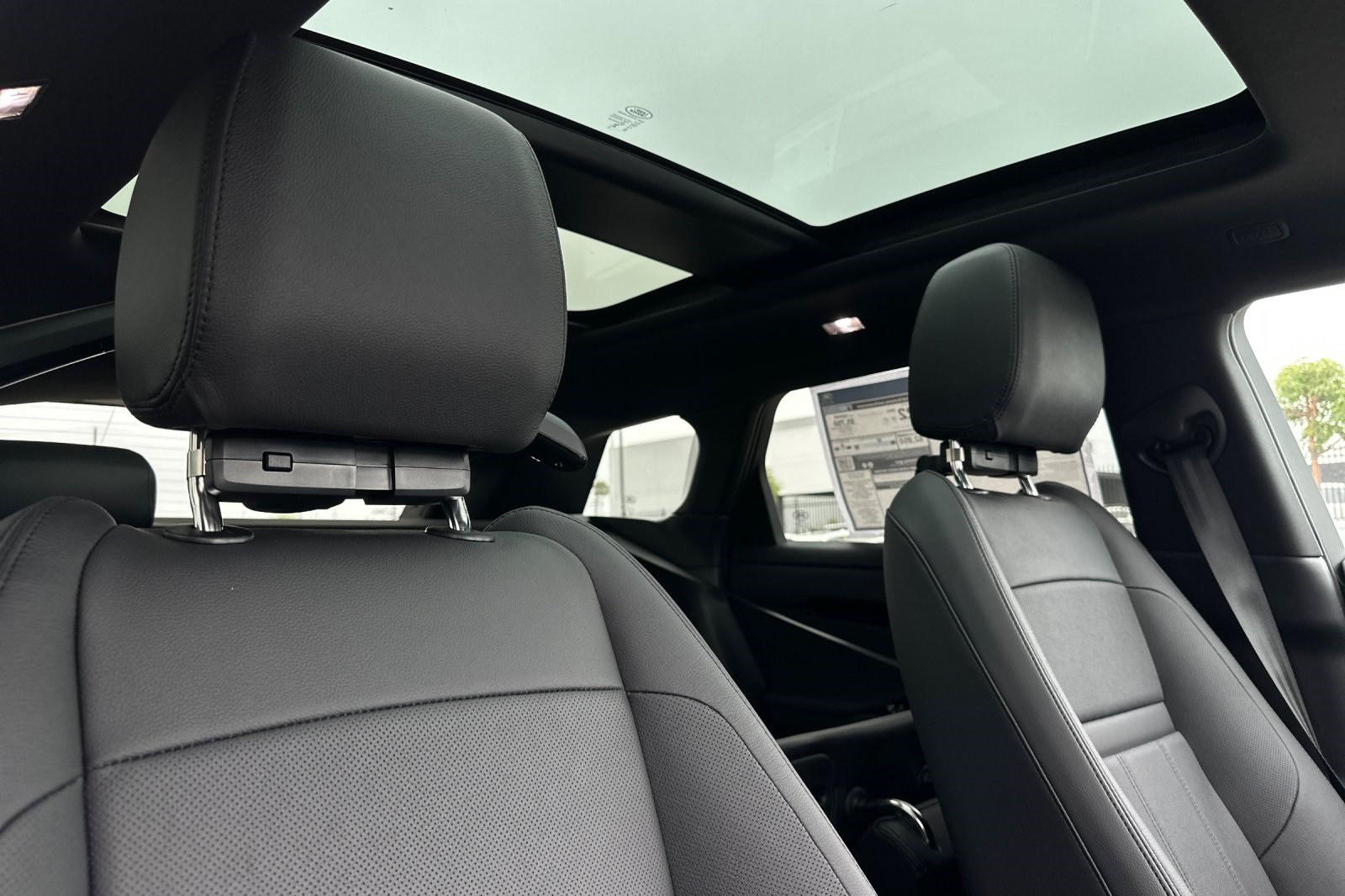 2026 Land Rover Range Rover Evoque Dynamic SE photo 18