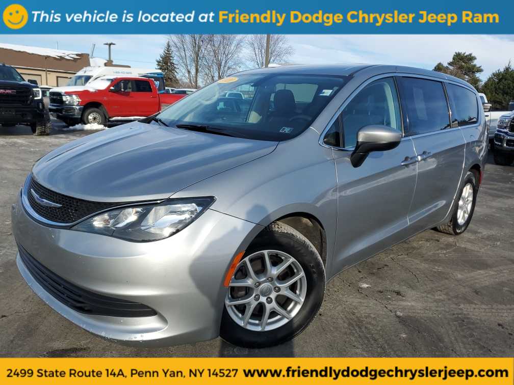 2020 Chrysler Voyager LX's photo