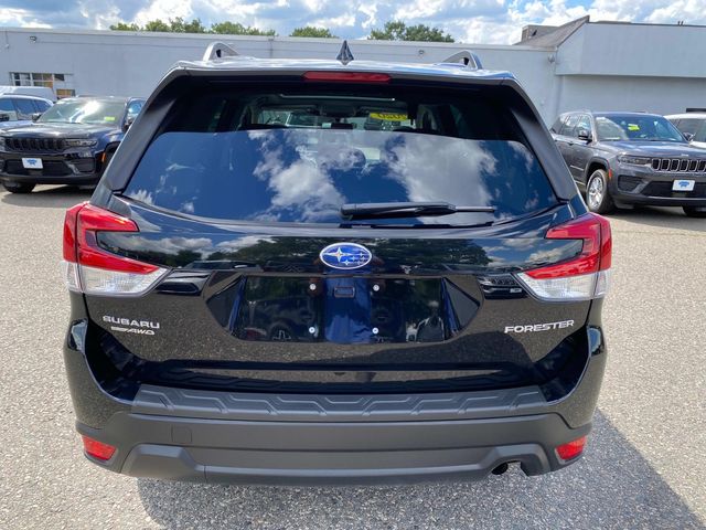 2022 Subaru Forester Premium photo 2