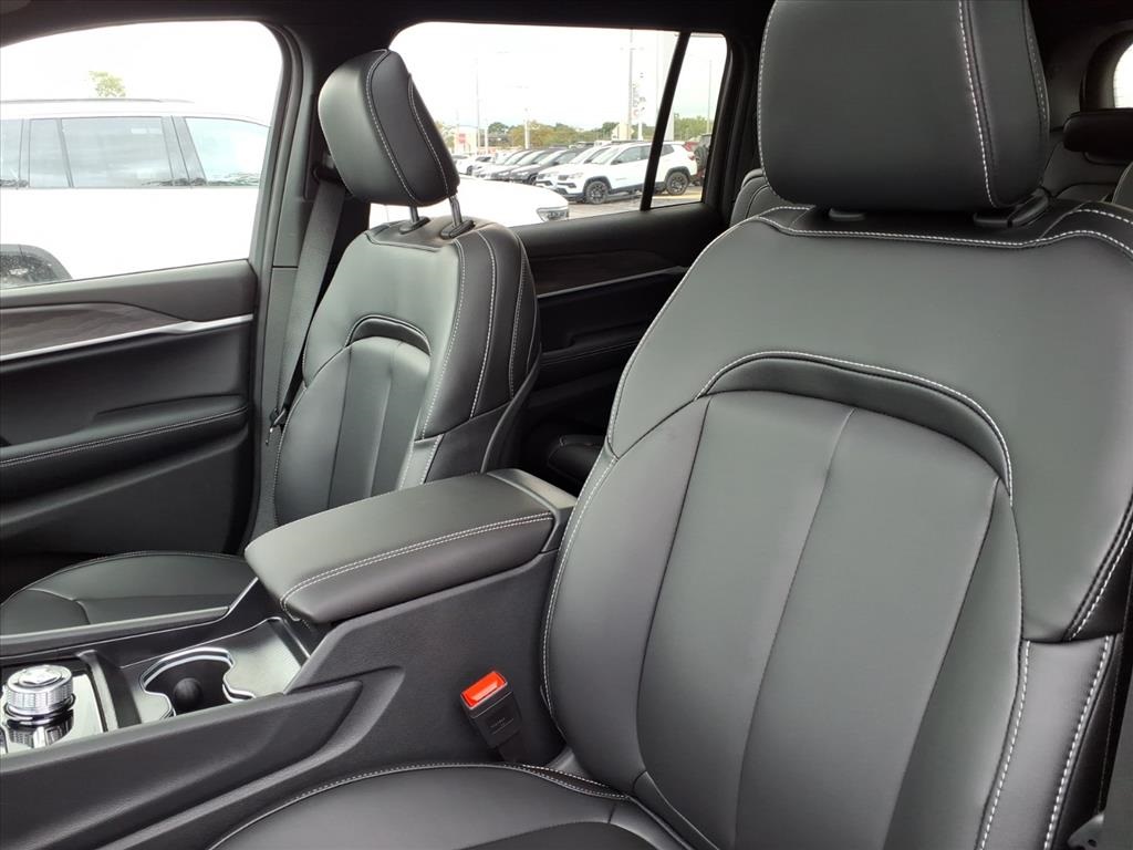 2025 Jeep Grand Cherokee Limited photo 7