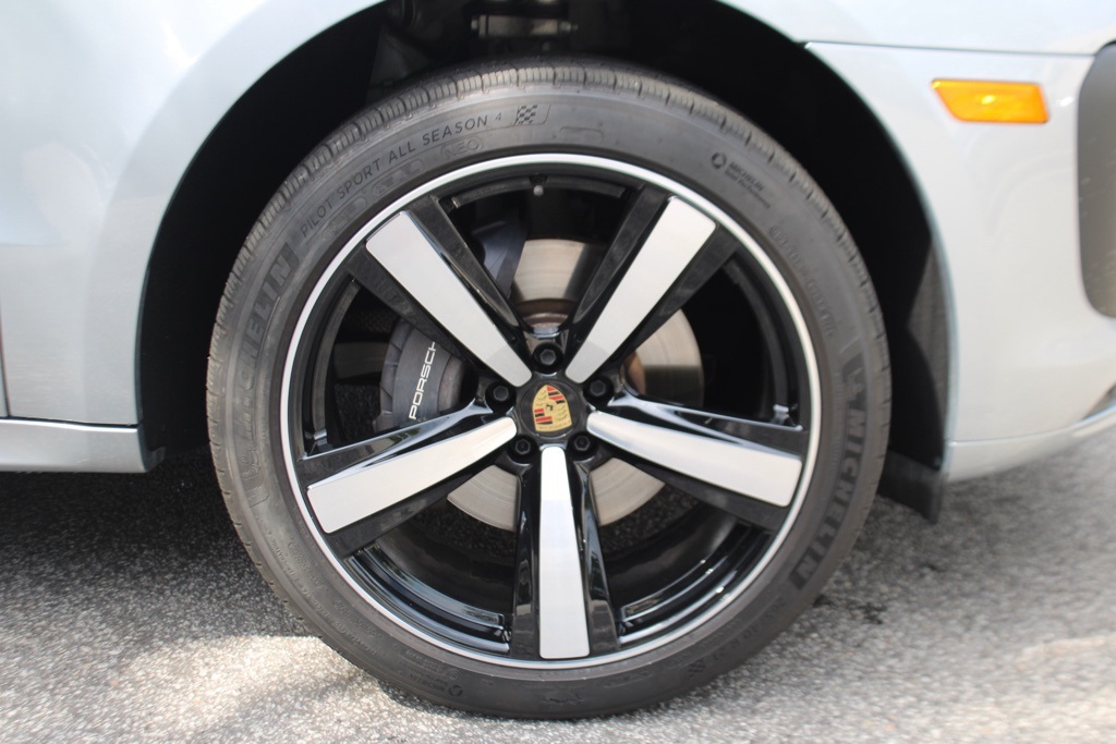 2024 Porsche Macan Base photo 15