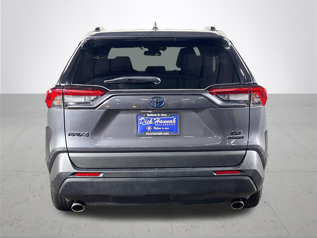 2021 Toyota RAV4 Hybrid XLE photo 3