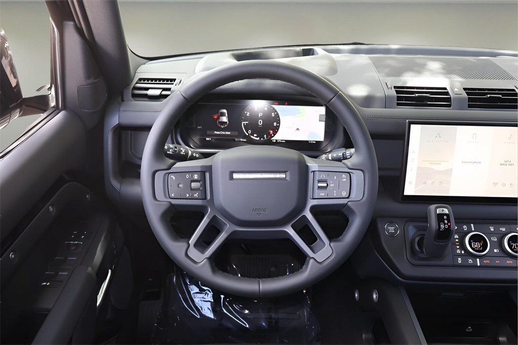 2025 Land Rover Defender 110 S photo 12