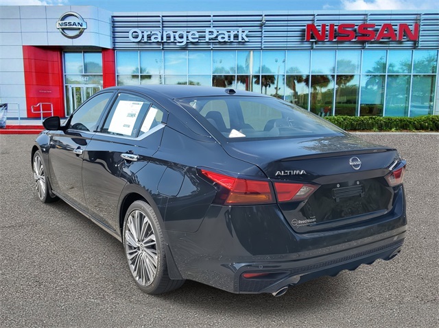 2025 Nissan Altima SL photo 3