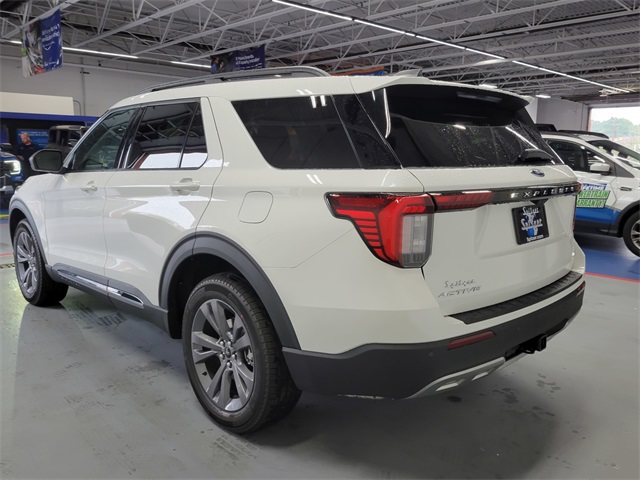 2025 Ford Explorer photo 6