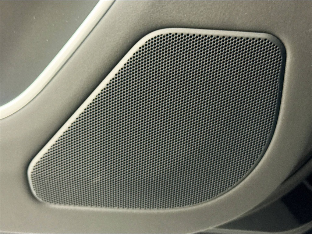 2025 Land Rover Range Rover SE photo 13