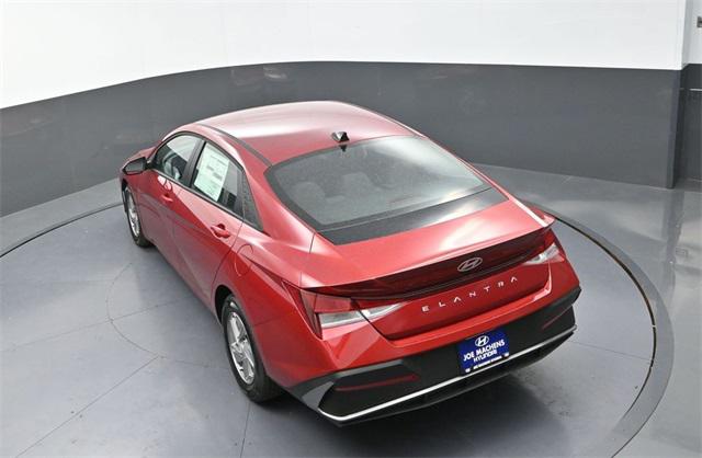 2025 Hyundai Elantra SE photo 24