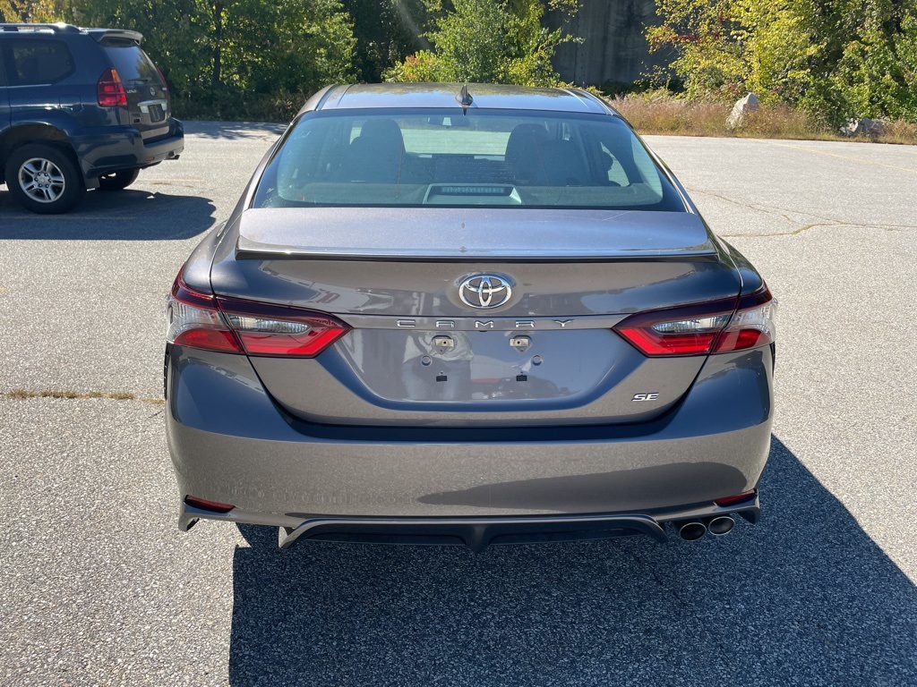 2022 Toyota Camry SE photo 3