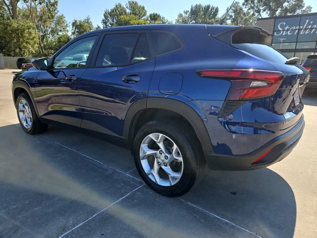 2024 Chevrolet Trax LS photo 2