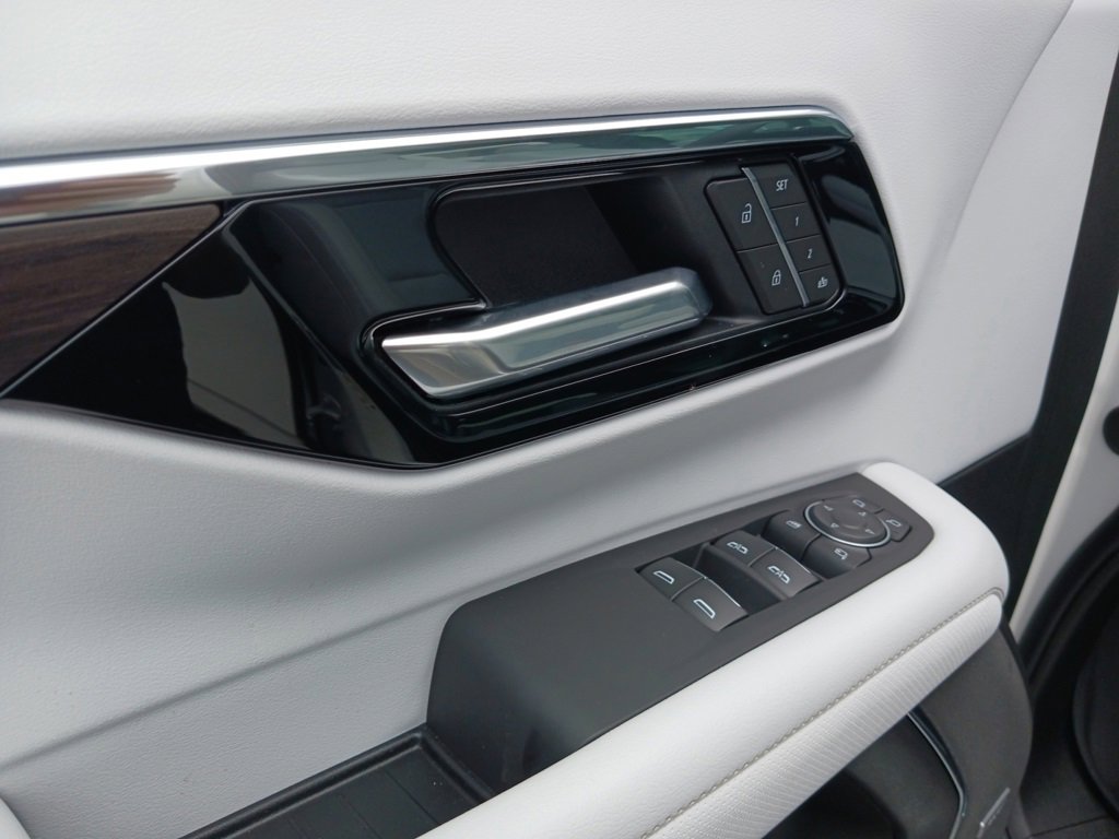 2025 Chevrolet Tahoe Premier photo 9