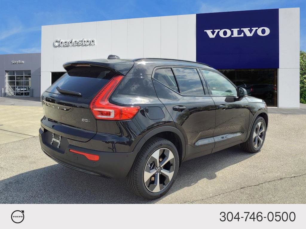 2025 Volvo XC40 Plus photo 2
