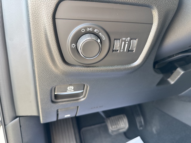 2025 Jeep Grand Cherokee Laredo photo 18