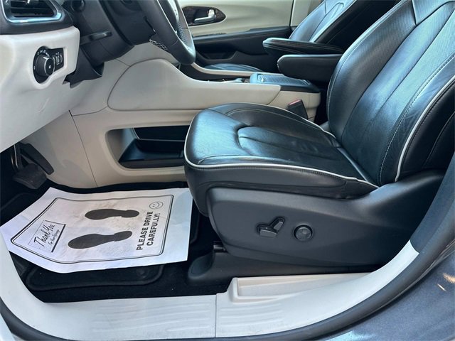 2022 Chrysler Pacifica Hybrid Limited photo 42