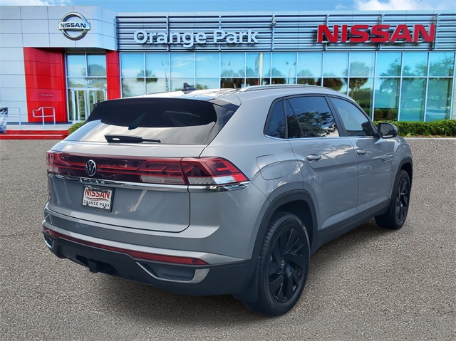 2025 Volkswagen Atlas Cross Sport SE Technology photo 2
