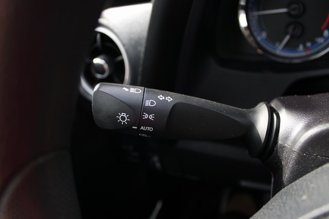 2019 Toyota Corolla LE photo 12