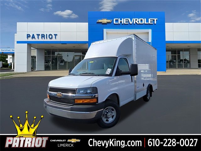 2025 Chevrolet Express Cutaway Base's photo