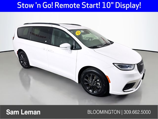 2021 Chrysler Pacifica Touring's photo