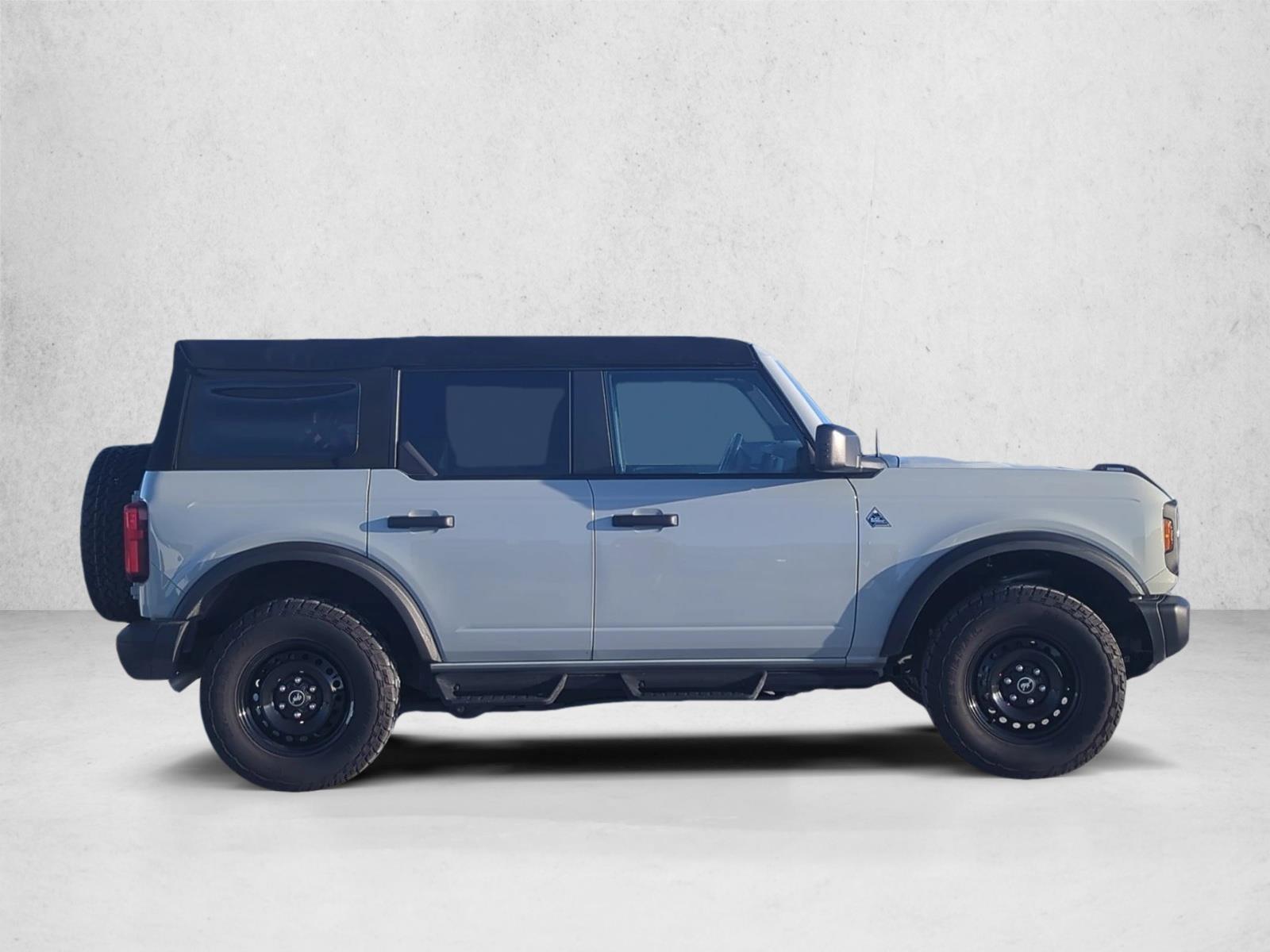 2023 Ford Bronco Black Diamond photo 4