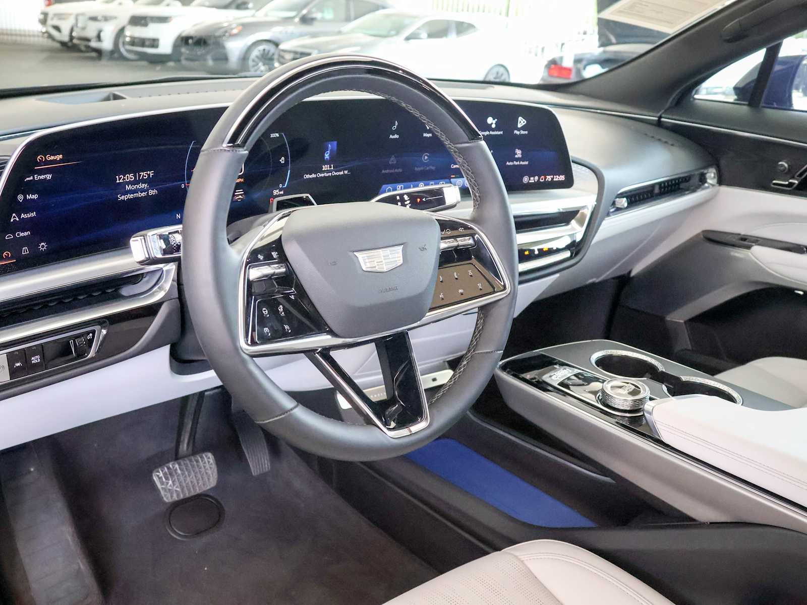 2024 Cadillac Lyriq Sport photo 3