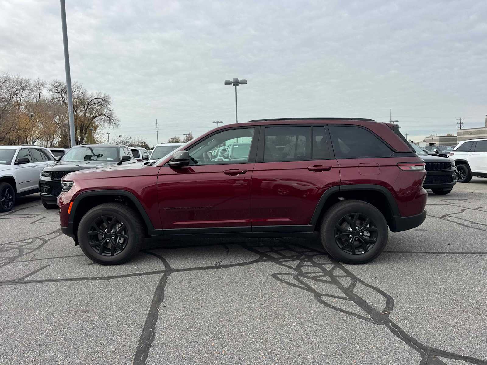 2025 Jeep Grand Cherokee Altitude X photo 2