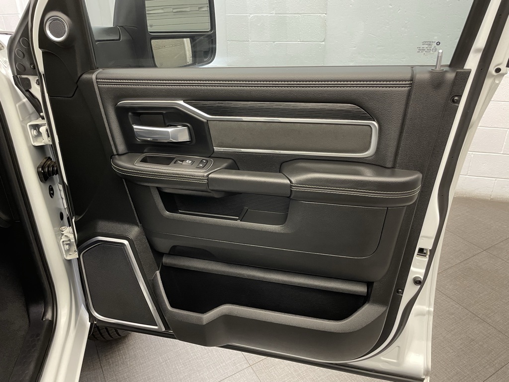 2024 Ram 3500 Laramie photo 24