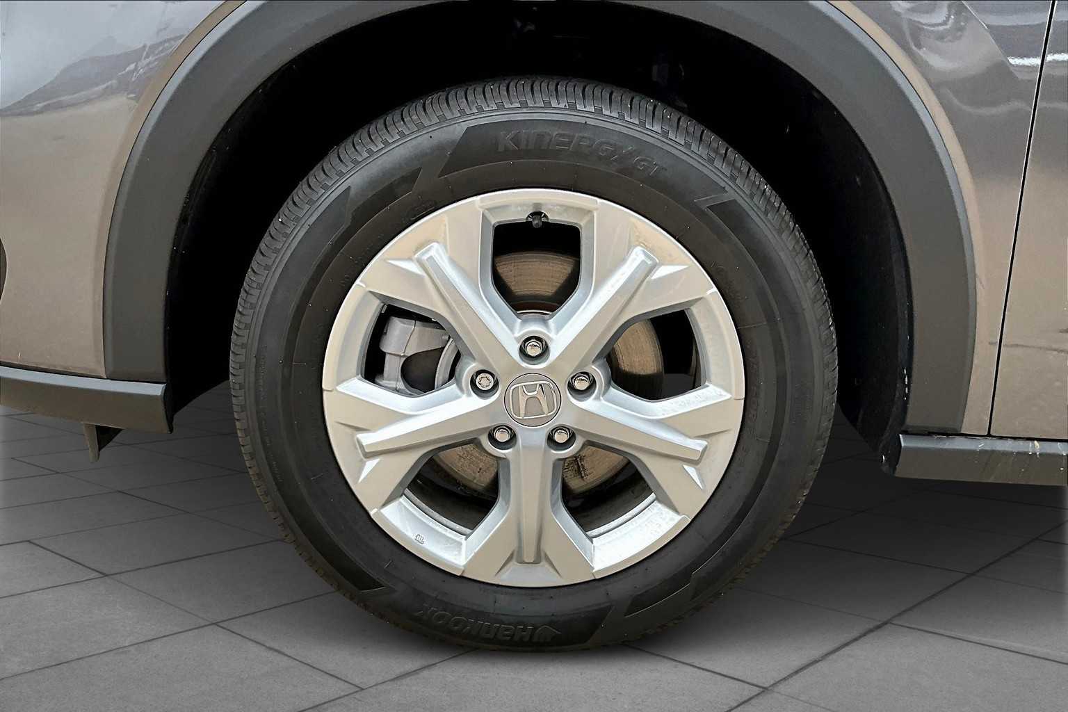 2025 Honda HR-V LX photo 9