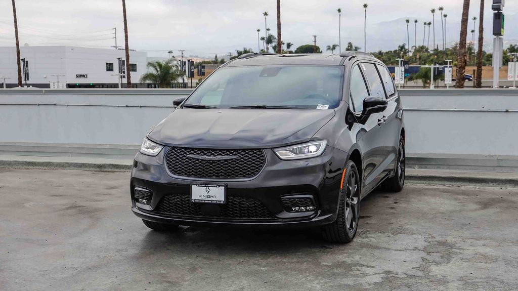 2026 Chrysler Pacifica Limited photo 4