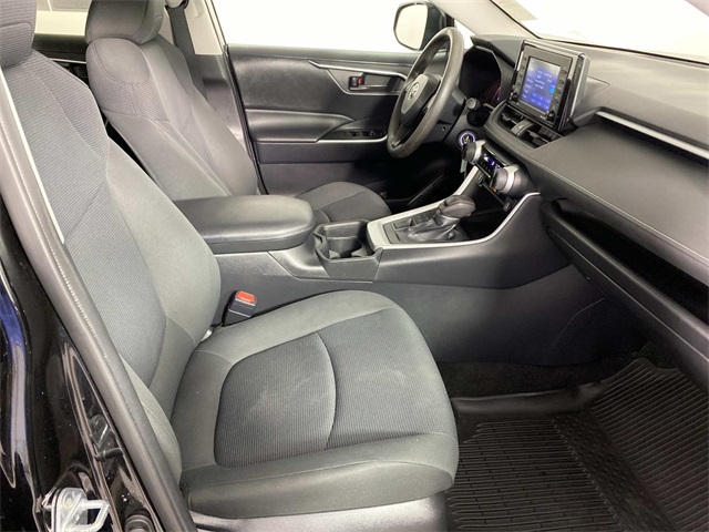 2021 Toyota RAV4 LE photo 10