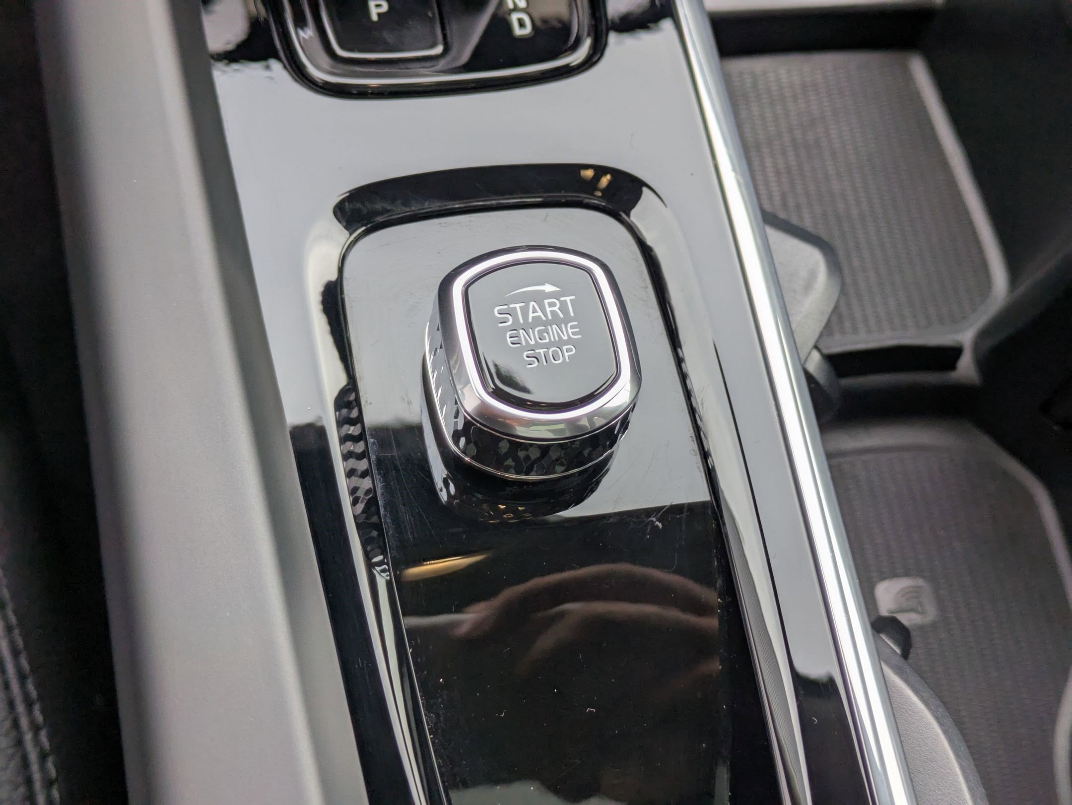 2025 Volvo XC60 Plus photo 17