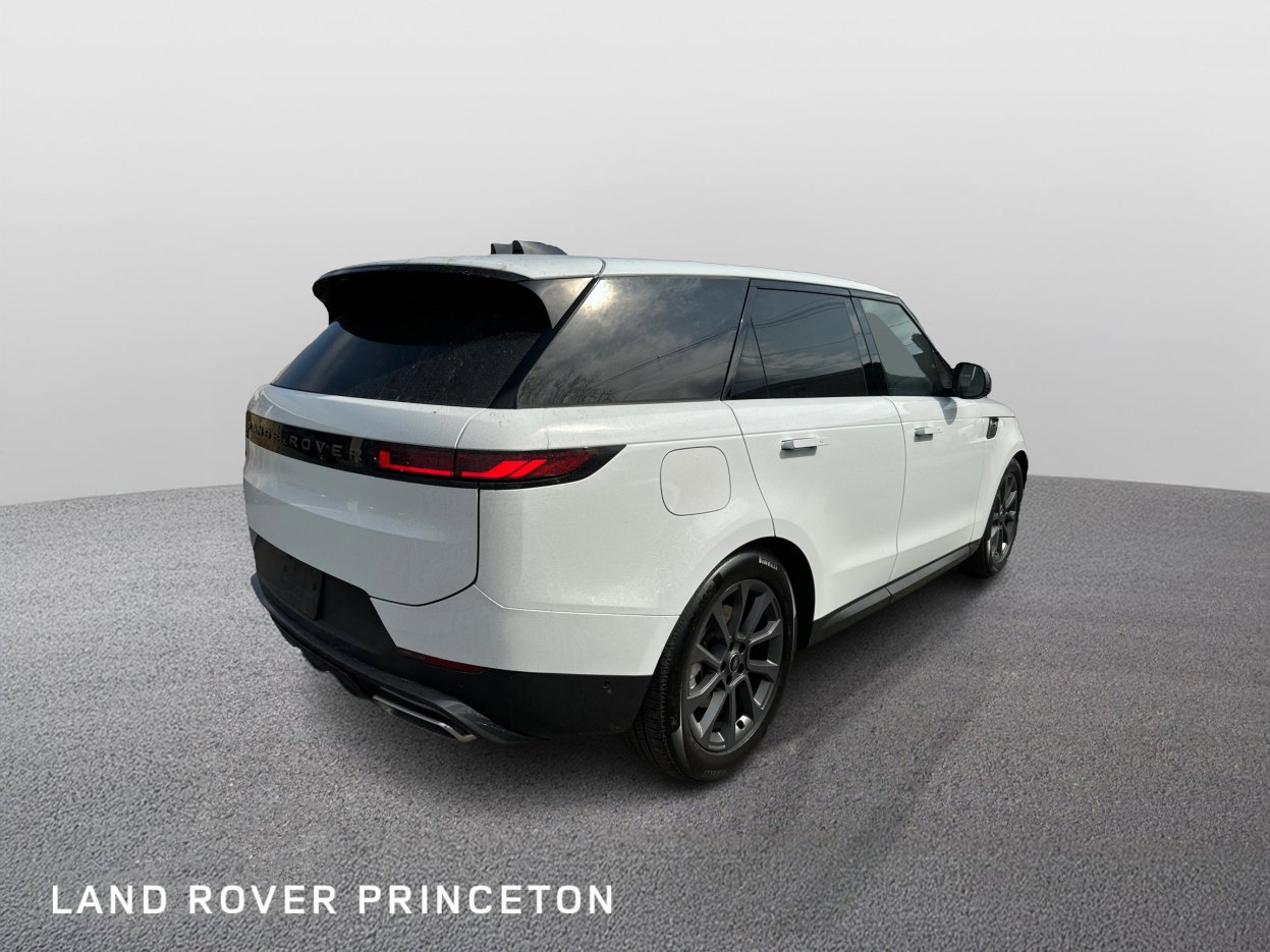 2025 Land Rover Range Rover Sport P360 S photo 5