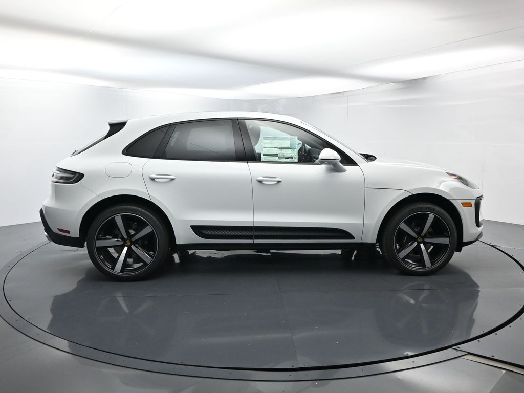 2026 Porsche Macan T photo 13