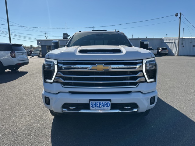 2024 Chevrolet Silverado 2500HD High Country photo 2