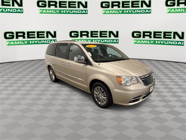 2014 Chrysler Town & Country photo 2
