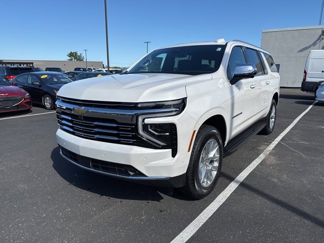 2025 Chevrolet Suburban Premier photo 3