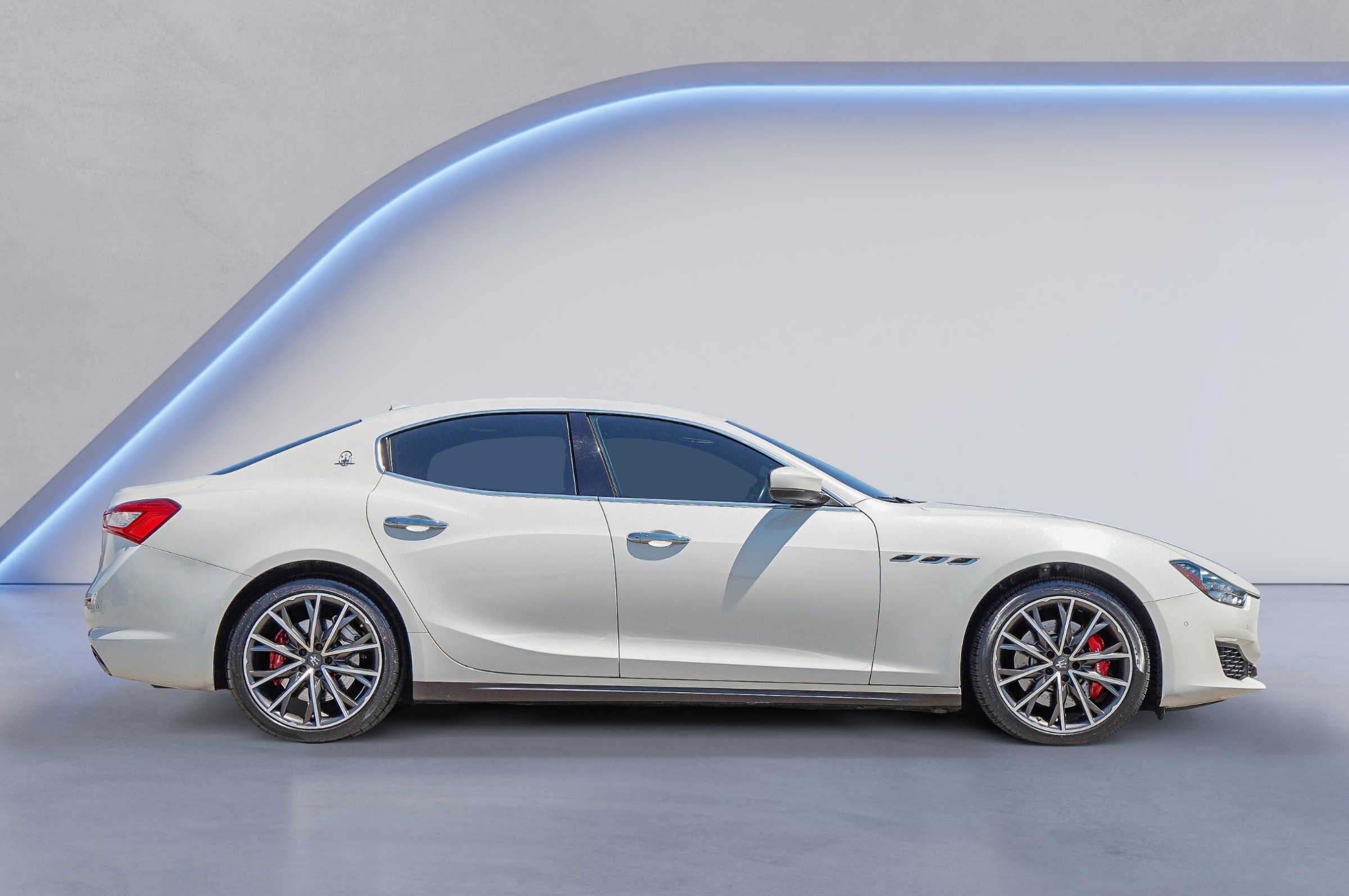 2019 Maserati Ghibli S photo 2