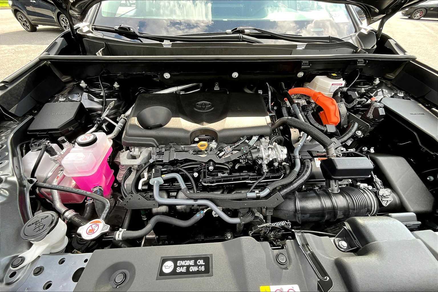 2024 Toyota RAV4 Hybrid XLE photo 28
