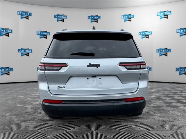 2023 Jeep Grand Cherokee Altitude photo 3