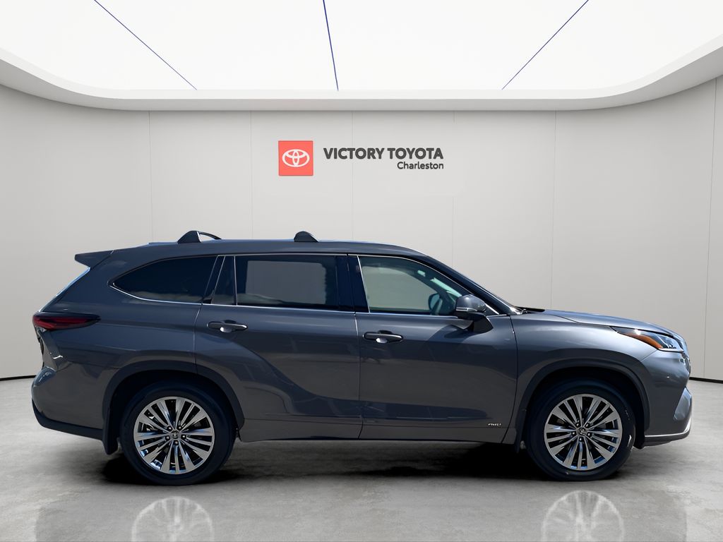 2025 Toyota Highlander Platinum photo 8