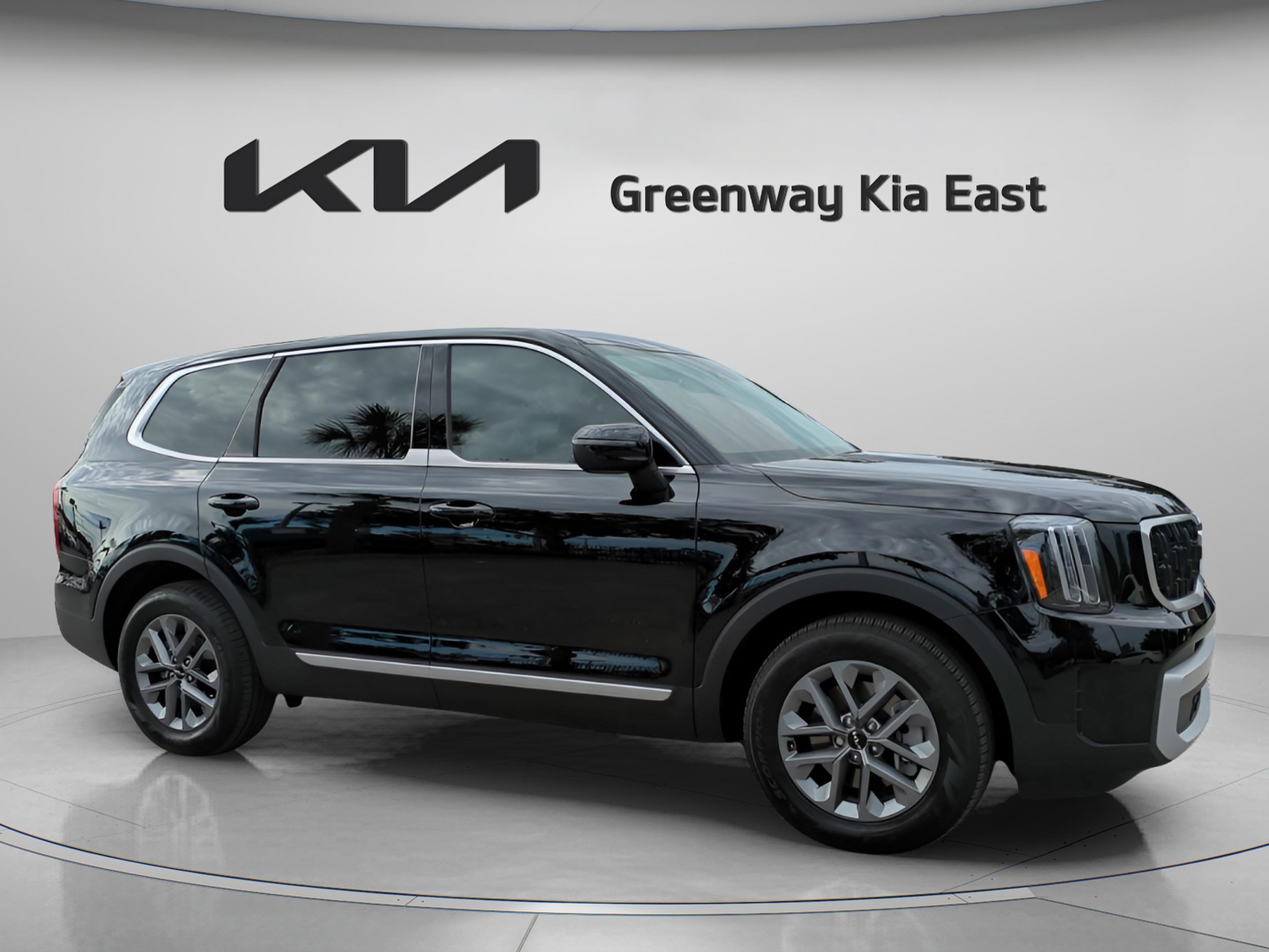 2025 Kia Telluride LX's photo