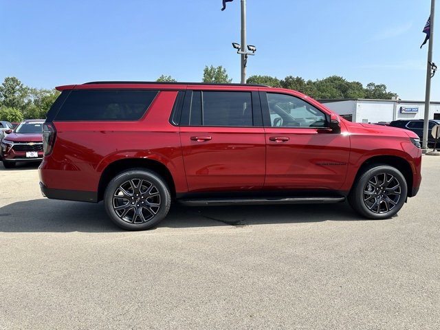 2025 Chevrolet Suburban RST photo 8