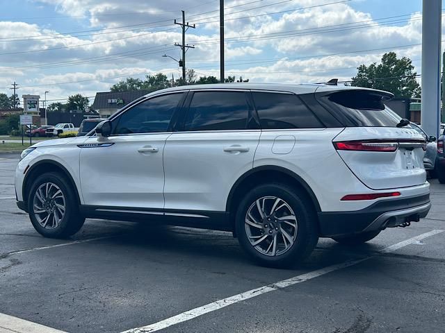 2023 Lincoln Corsair Standard photo 10