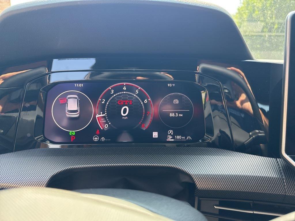 2025 Volkswagen Golf GTI SE photo 14